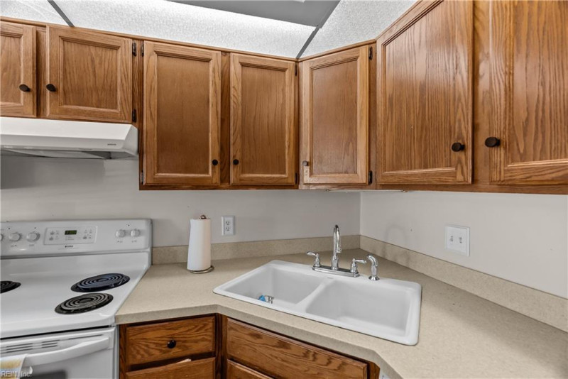 Photo 7 of 40 residential for sale in Chesapeake virginia