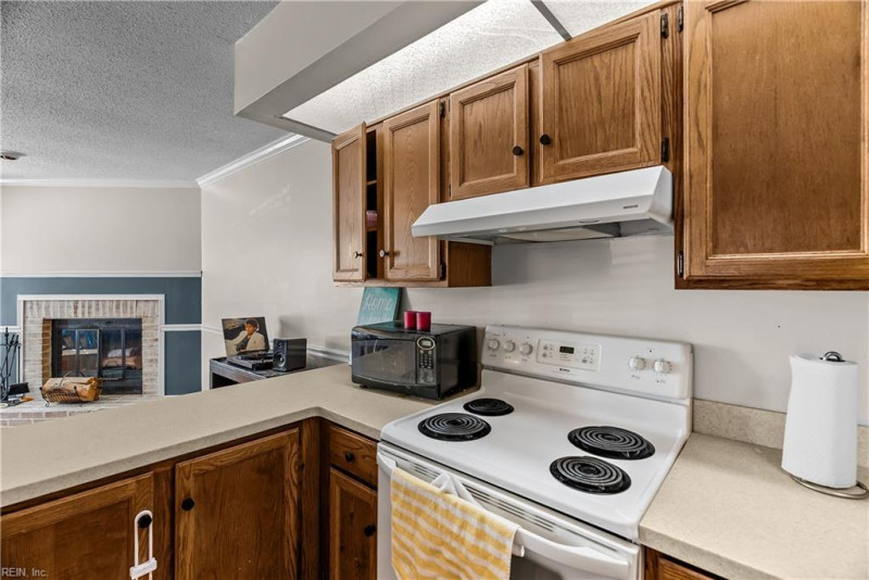 Photo 8 of 40 residential for sale in Chesapeake virginia