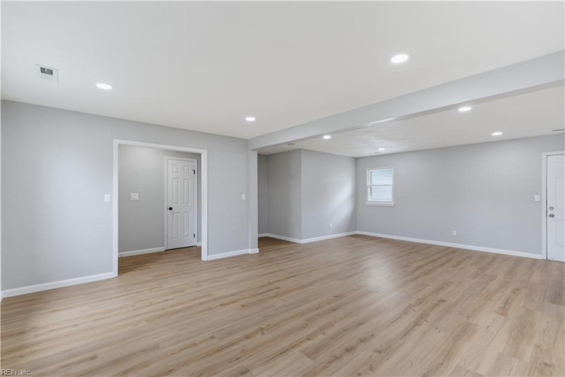 Photo 11 of 35 residential for sale in Chesapeake virginia