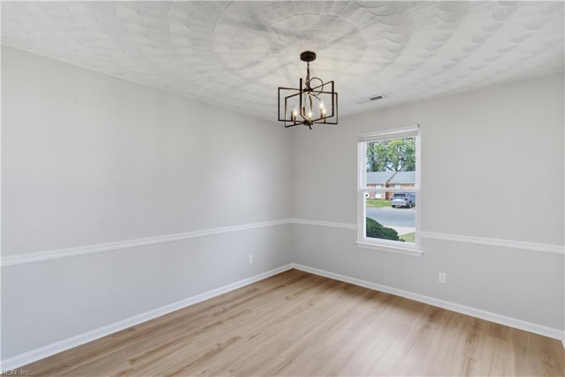 Photo 12 of 35 residential for sale in Chesapeake virginia