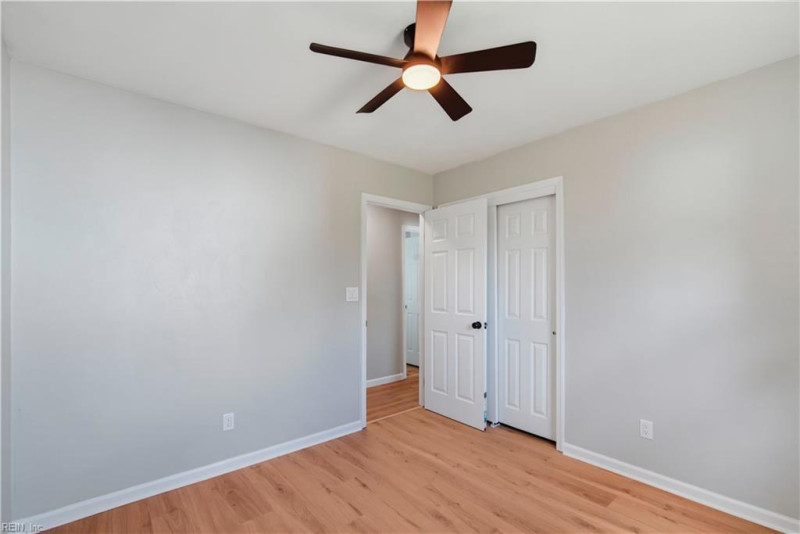 Photo 16 of 35 residential for sale in Chesapeake virginia