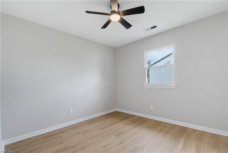Photo 17 of 35 residential for sale in Chesapeake virginia