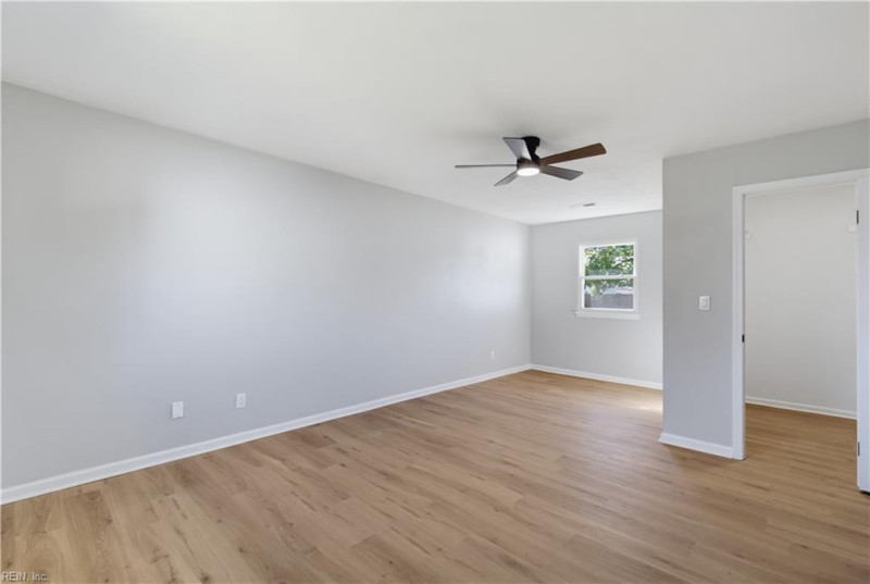 Photo 20 of 35 residential for sale in Chesapeake virginia
