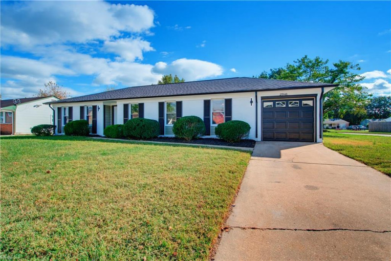 Photo 3 of 35 residential for sale in Chesapeake virginia