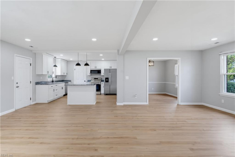 Photo 5 of 35 residential for sale in Chesapeake virginia
