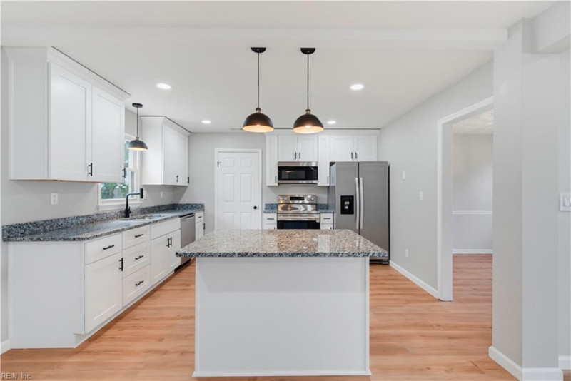 Photo 7 of 35 residential for sale in Chesapeake virginia