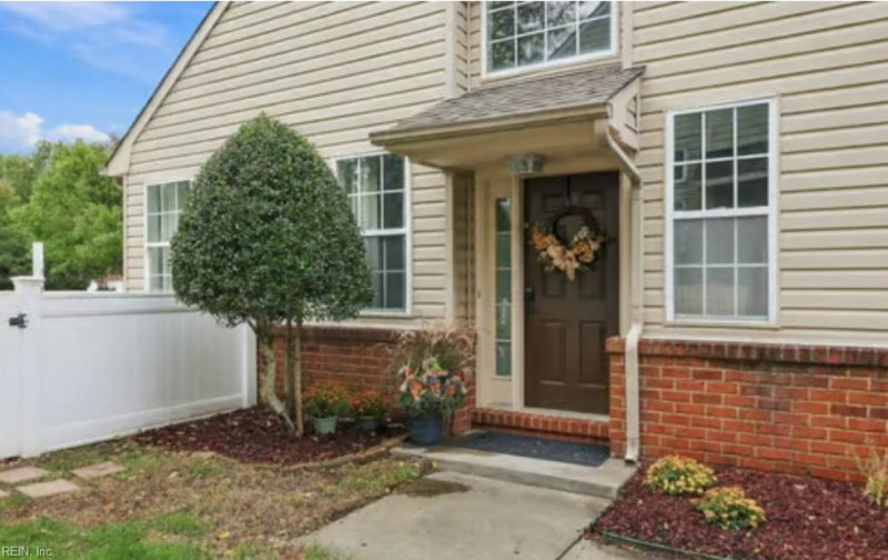 Photo 3 of 14 residential for sale in Suffolk virginia
