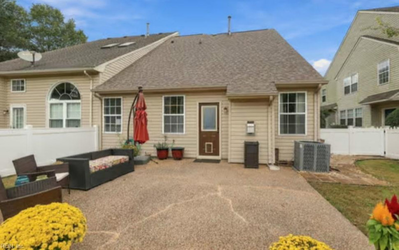 Photo 5 of 14 residential for sale in Suffolk virginia