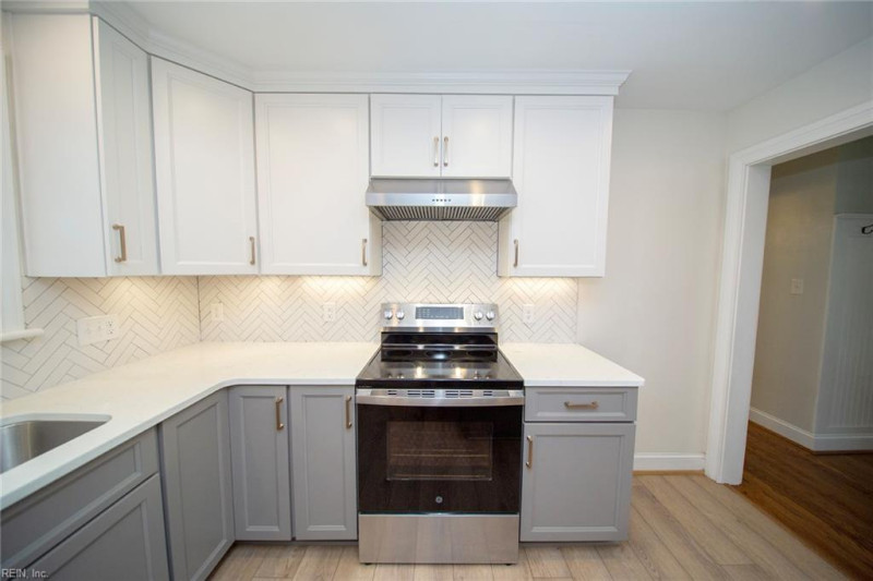 Photo 11 of 37 residential for sale in Portsmouth virginia