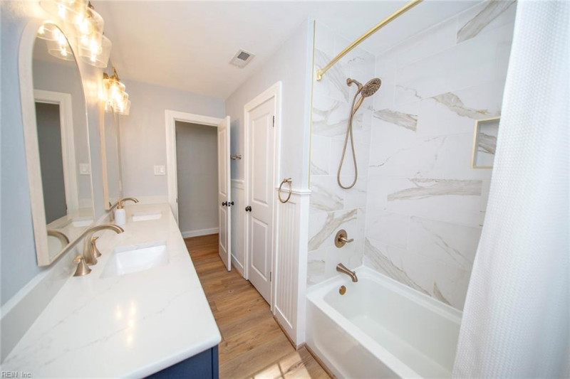 Photo 17 of 37 residential for sale in Portsmouth virginia