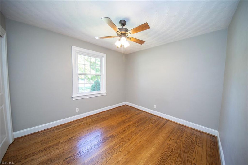 Photo 18 of 37 residential for sale in Portsmouth virginia
