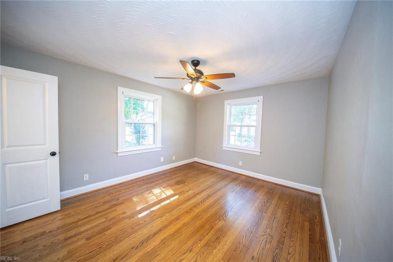 Photo 21 of 37 residential for sale in Portsmouth virginia