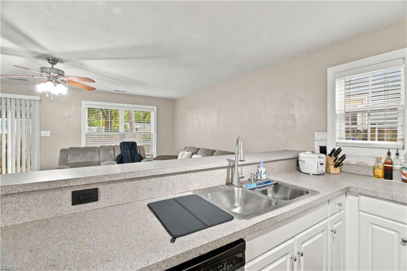 Photo 10 of 31 residential for sale in Chesapeake virginia