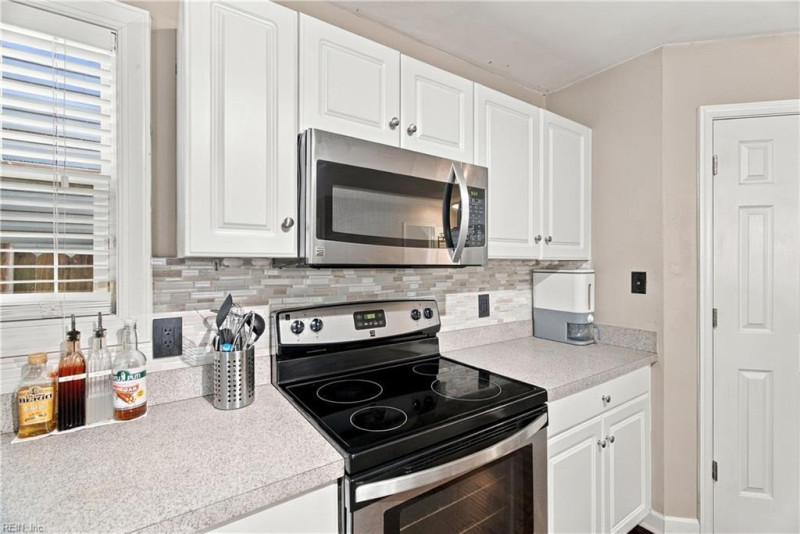 Photo 11 of 31 residential for sale in Chesapeake virginia
