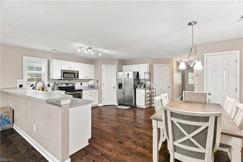 Photo 12 of 31 residential for sale in Chesapeake virginia