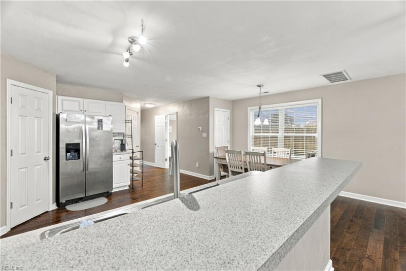 Photo 13 of 31 residential for sale in Chesapeake virginia