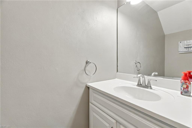 Photo 19 of 31 residential for sale in Chesapeake virginia