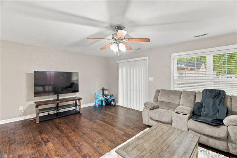 Photo 2 of 31 residential for sale in Chesapeake virginia
