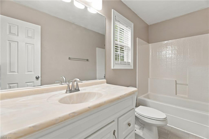 Photo 20 of 31 residential for sale in Chesapeake virginia