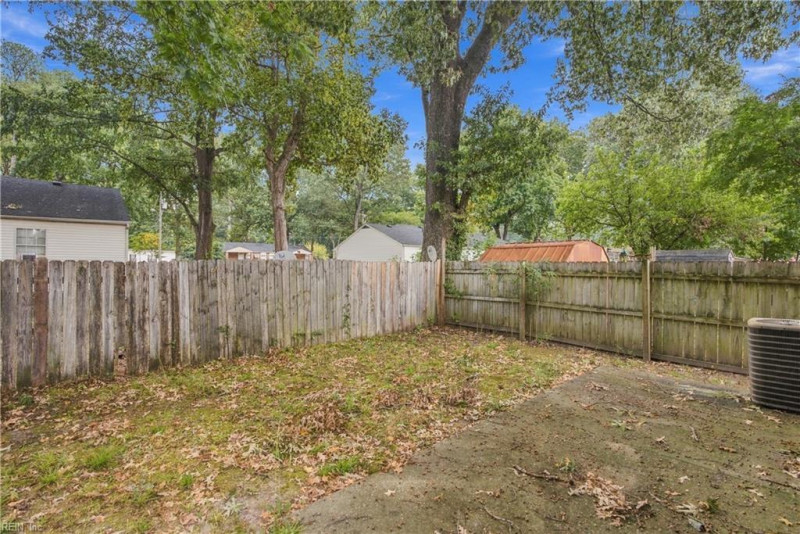 Photo 29 of 31 residential for sale in Chesapeake virginia