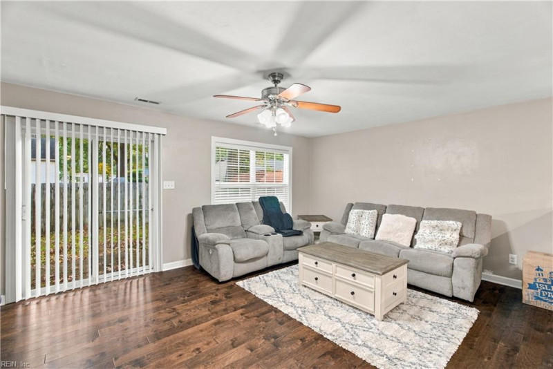Photo 3 of 31 residential for sale in Chesapeake virginia