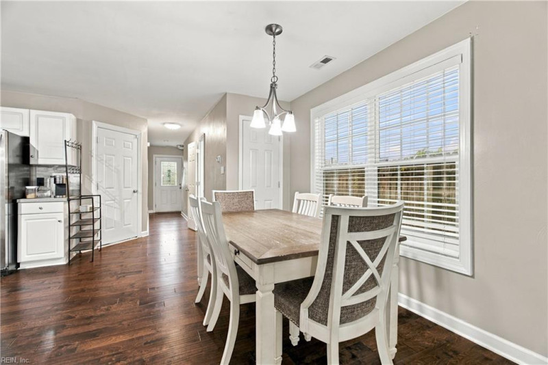 Photo 5 of 31 residential for sale in Chesapeake virginia