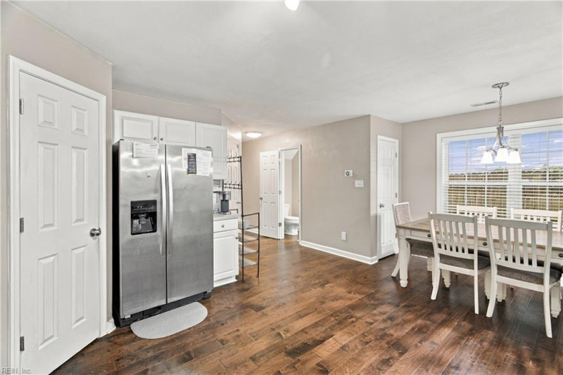 Photo 9 of 31 residential for sale in Chesapeake virginia