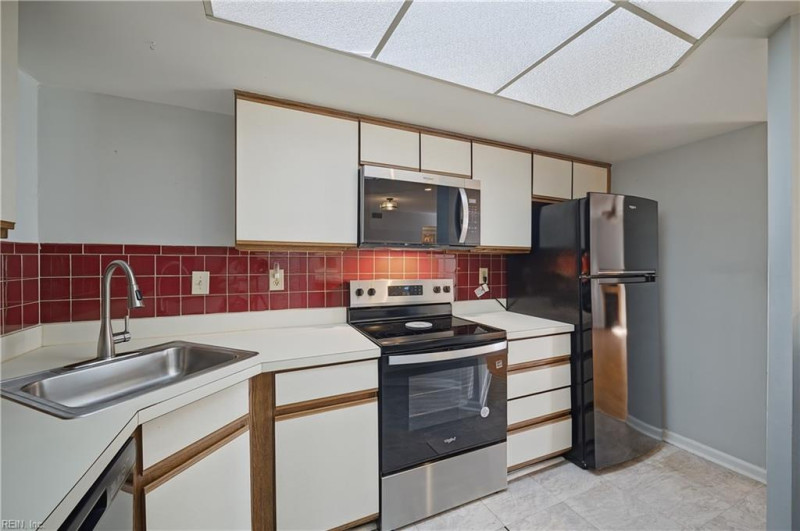 Photo 11 of 25 residential for sale in Virginia Beach virginia