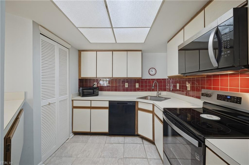 Photo 12 of 25 residential for sale in Virginia Beach virginia