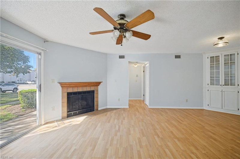 Photo 5 of 25 residential for sale in Virginia Beach virginia