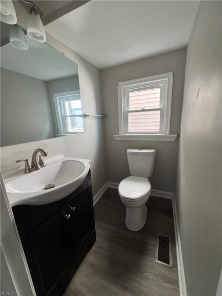Photo 17 of 22 residential for sale in Portsmouth virginia