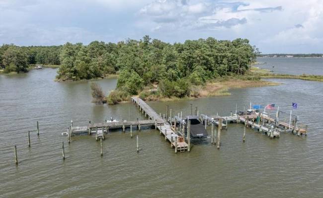 816 Ship Point Road, York County, VA 23692