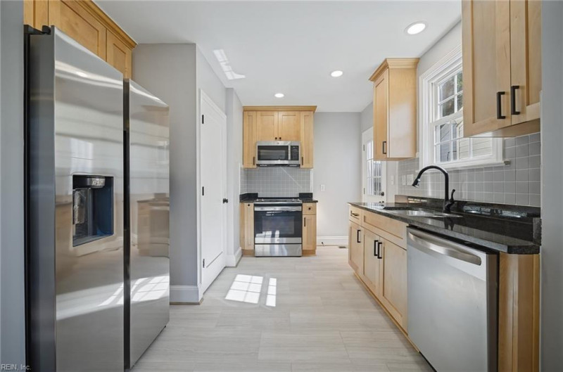 Photo 12 of 39 residential for sale in Portsmouth virginia
