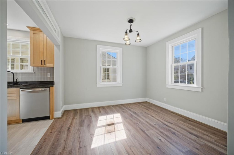 Photo 17 of 39 residential for sale in Portsmouth virginia