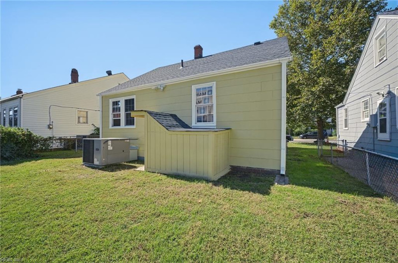 Photo 31 of 39 residential for sale in Portsmouth virginia