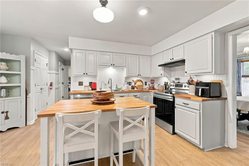 Photo 12 of 50 residential for sale in Chesapeake virginia