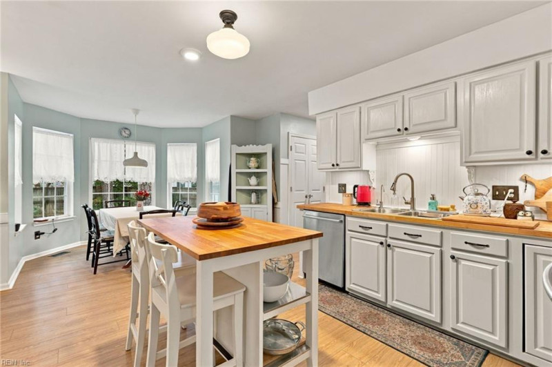 Photo 13 of 50 residential for sale in Chesapeake virginia