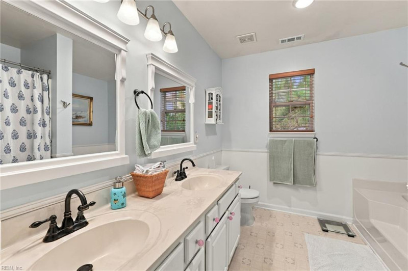 Photo 33 of 50 residential for sale in Chesapeake virginia