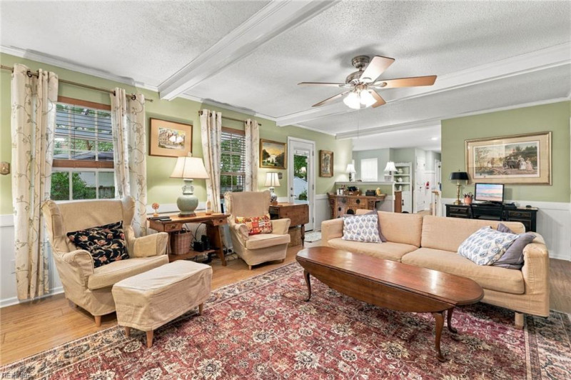 Photo 9 of 50 residential for sale in Chesapeake virginia