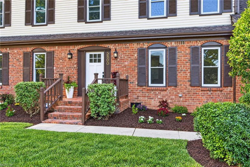 Photo 3 of 33 residential for sale in Virginia Beach virginia