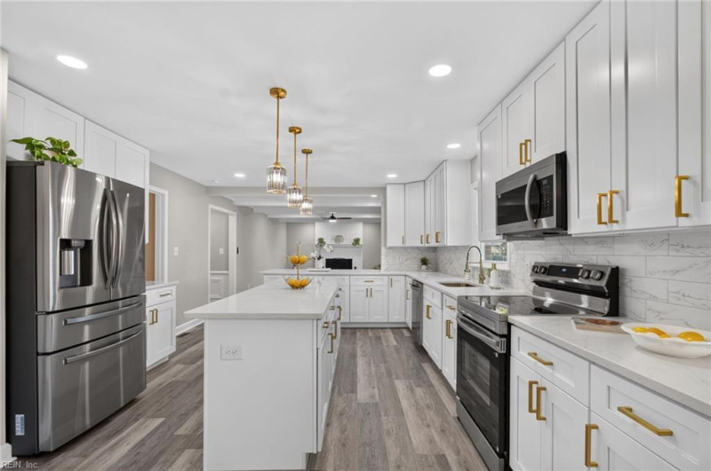 Photo 5 of 33 residential for sale in Virginia Beach virginia