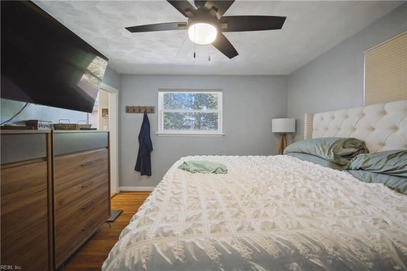 Photo 17 of 27 residential for sale in Norfolk virginia