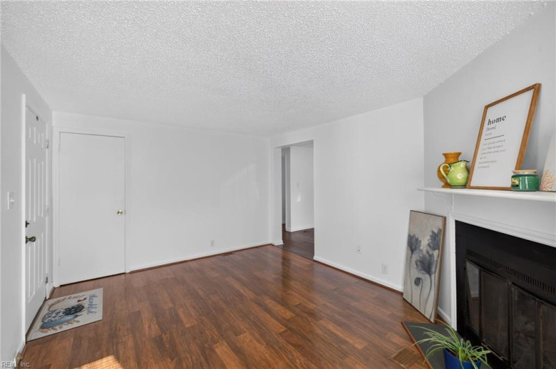 Photo 6 of 23 residential for sale in Virginia Beach virginia