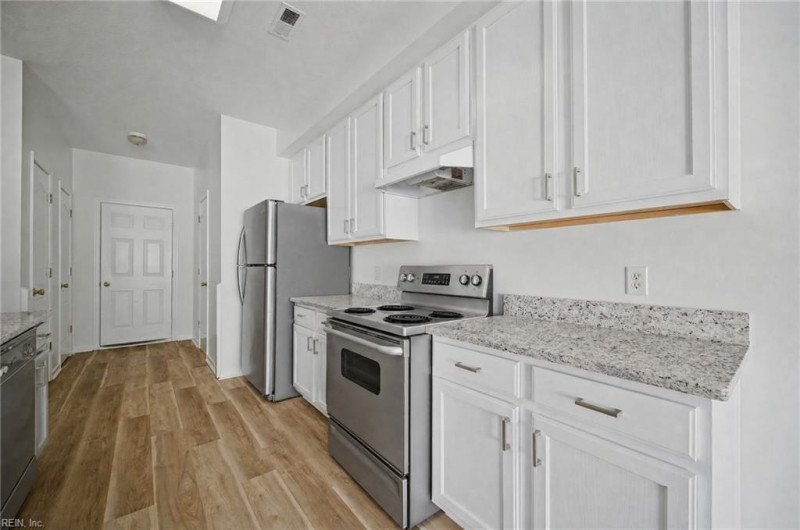 Photo 10 of 41 residential for sale in Virginia Beach virginia