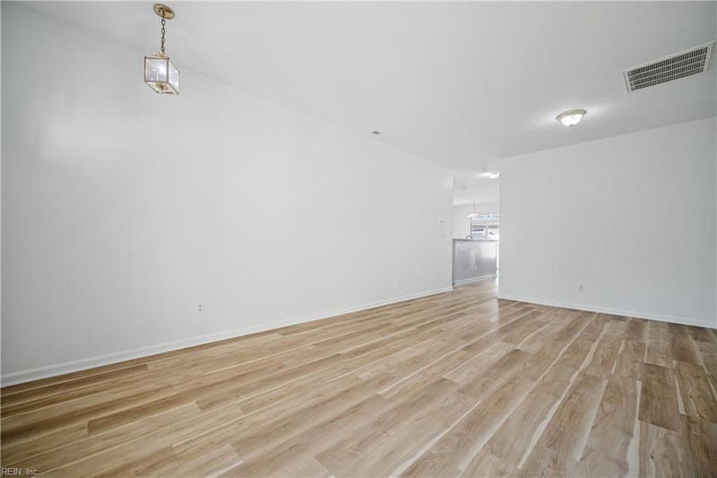 Photo 5 of 41 residential for sale in Virginia Beach virginia
