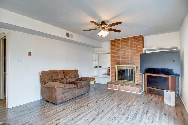 Photo 10 of 48 residential for sale in Virginia Beach virginia