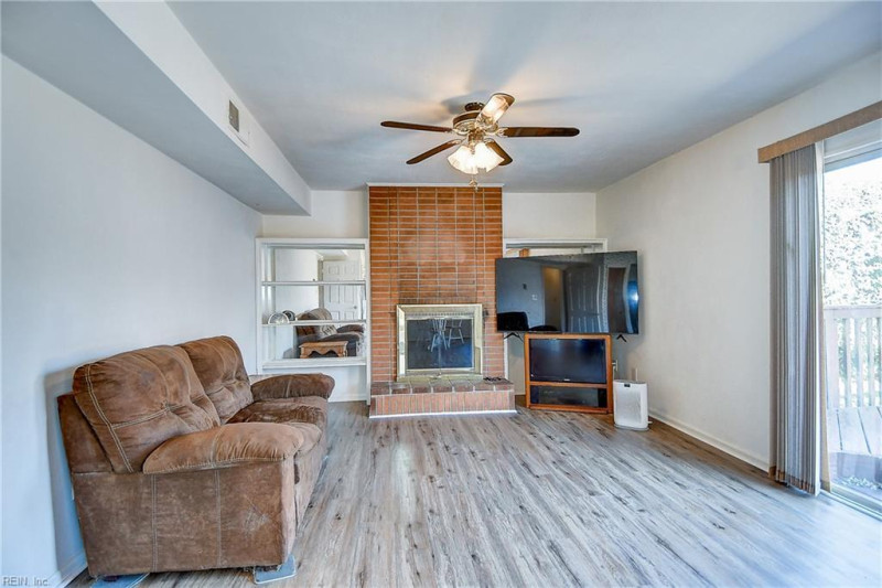 Photo 11 of 48 residential for sale in Virginia Beach virginia