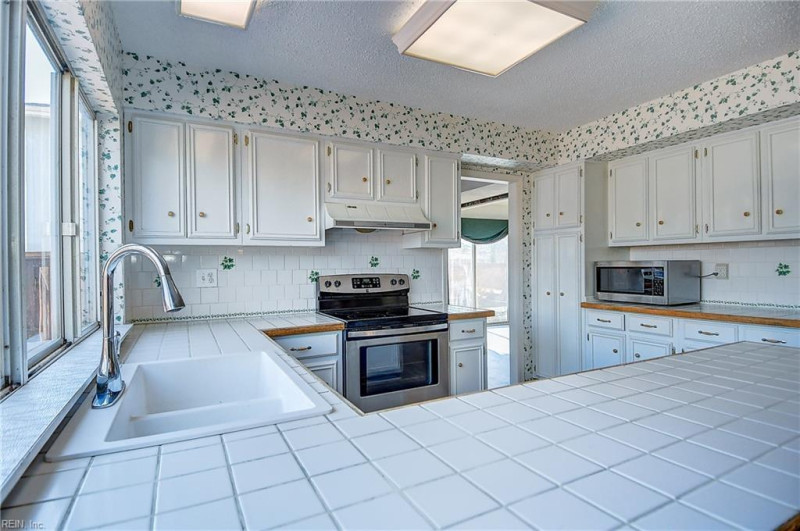 Photo 16 of 48 residential for sale in Virginia Beach virginia
