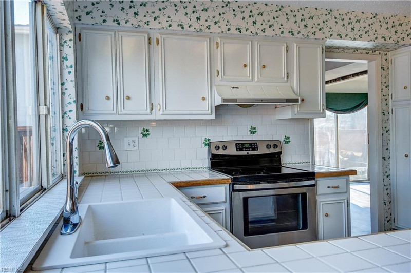 Photo 17 of 48 residential for sale in Virginia Beach virginia