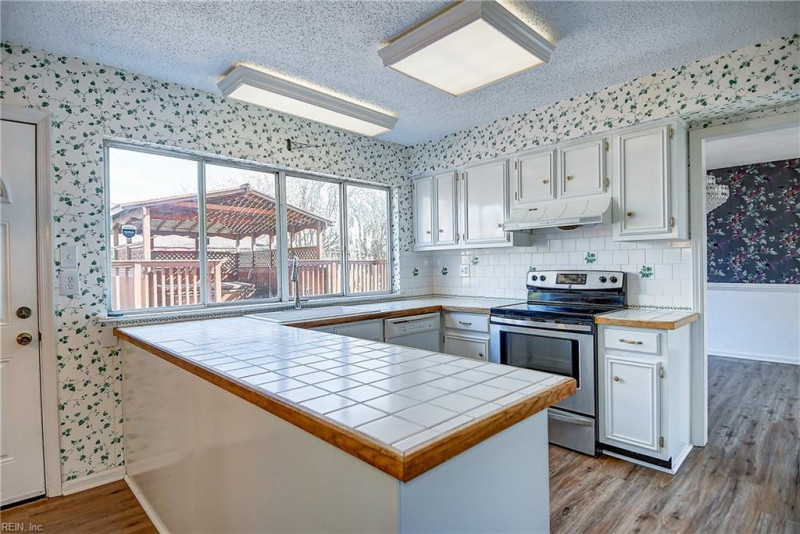 Photo 18 of 48 residential for sale in Virginia Beach virginia